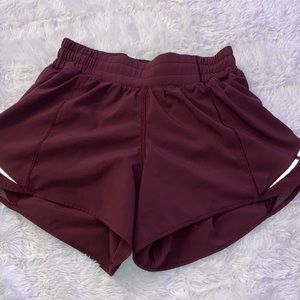 maroon/ burgundy lululemon hotty hot shorts